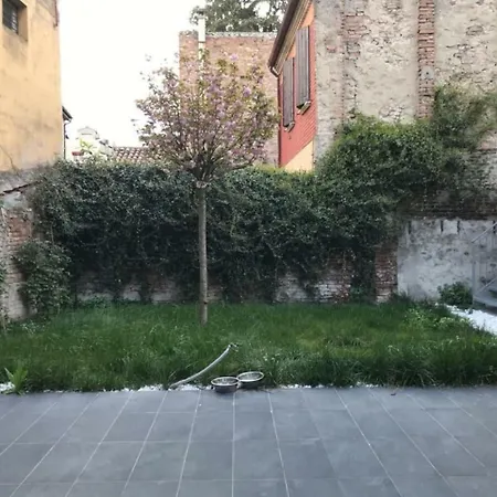 New & Modern Design With Private Garden City Center Maison d'hôtes *