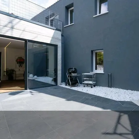 New & Modern Design With Private Garden City Center Maison d'hôtes Ferrare